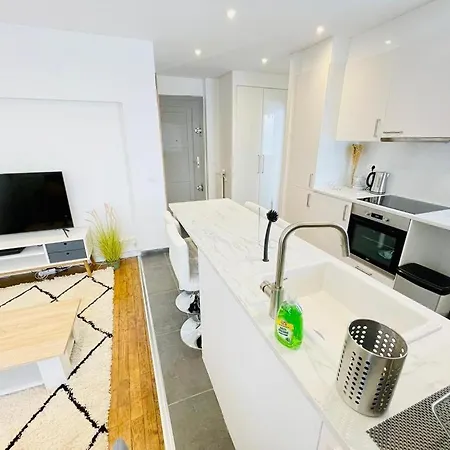 Saturne - Modern Flat Next To Station *